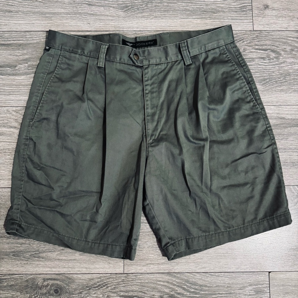 Dockers Men Dark Green No Wrinkle Twill Pleated Front Shorts Casual Waist 36